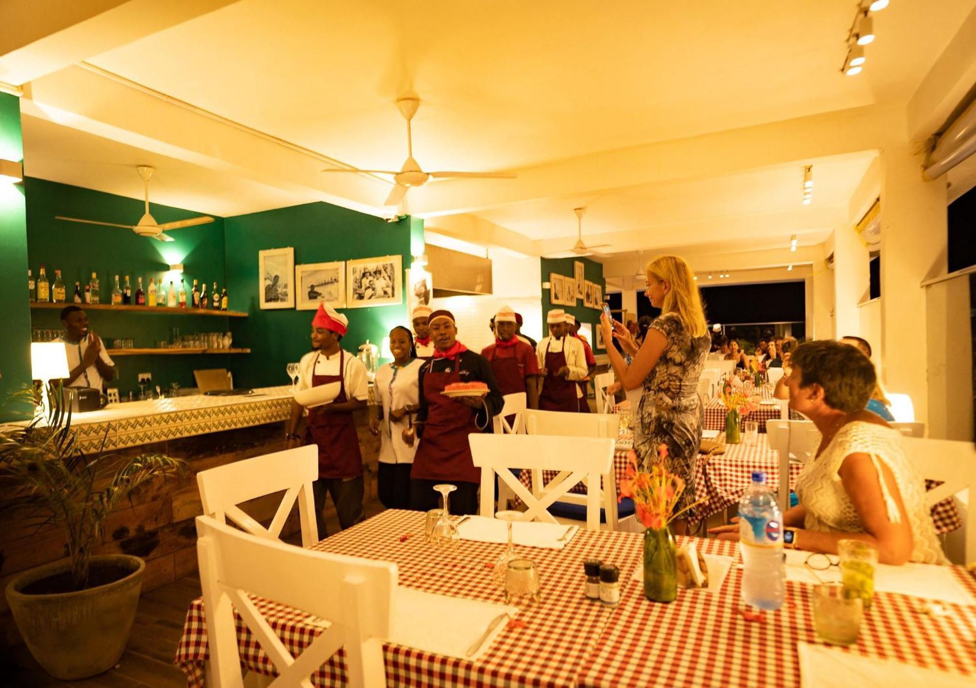 Sunrise Hotel Джамбиани Екстериор снимка